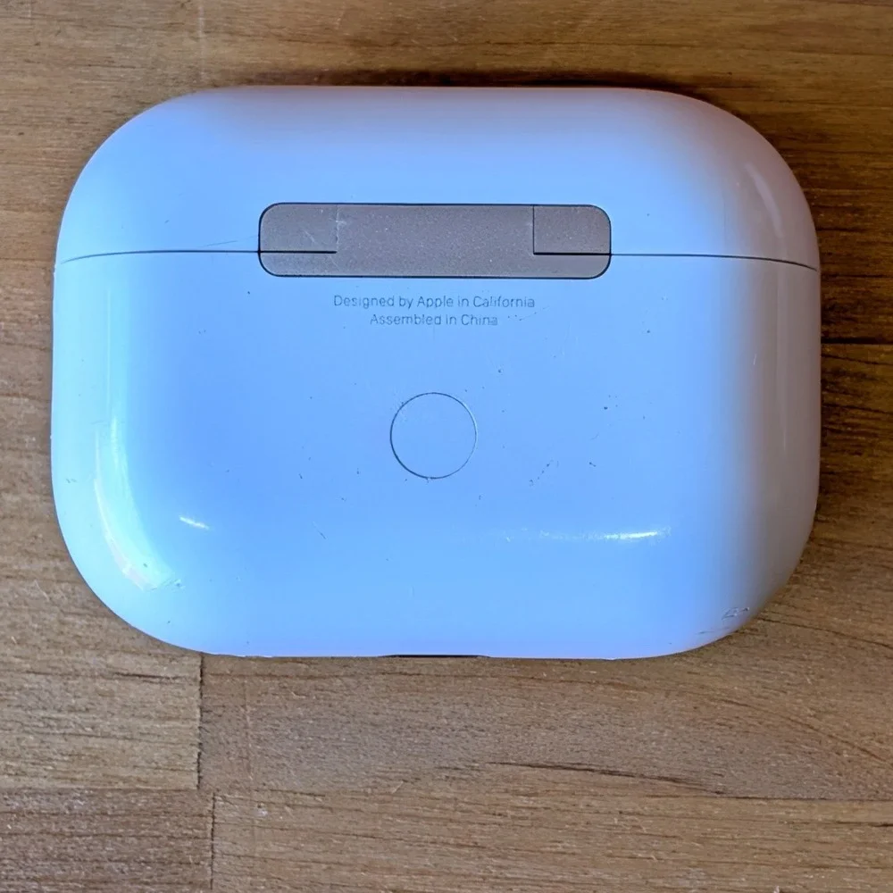Apple AirPods Pro 2nd Gen White MagSafe Case ONLY MQD83AM/A A2698 A2699 A2700